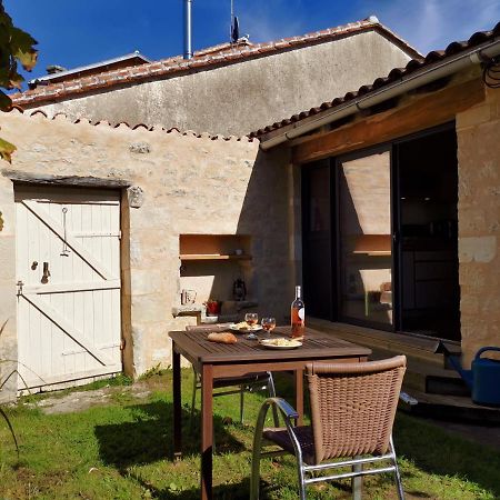 La Maison De Thomas Saint-Amant-de-Boixe Kültér fotó