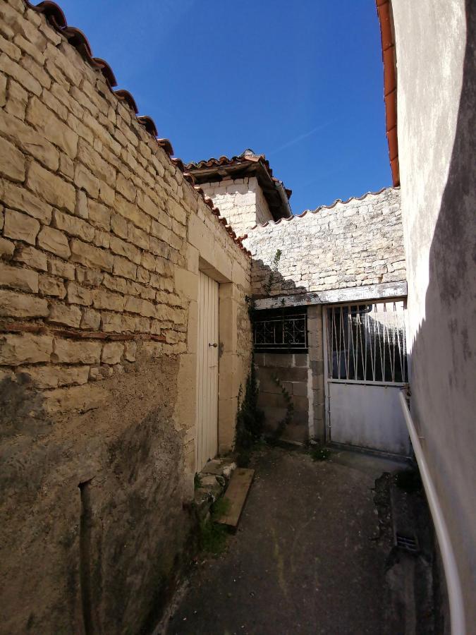 La Maison De Thomas Saint-Amant-de-Boixe Kültér fotó