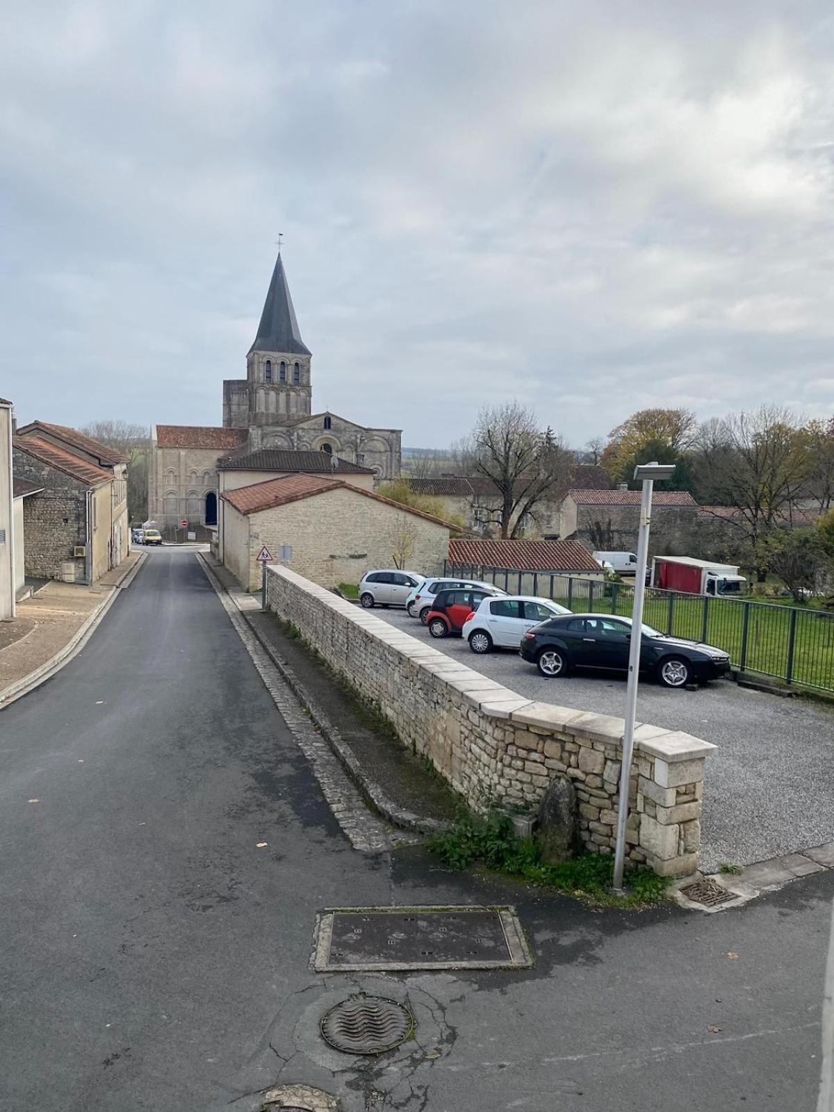 La Maison De Thomas Saint-Amant-de-Boixe Kültér fotó
